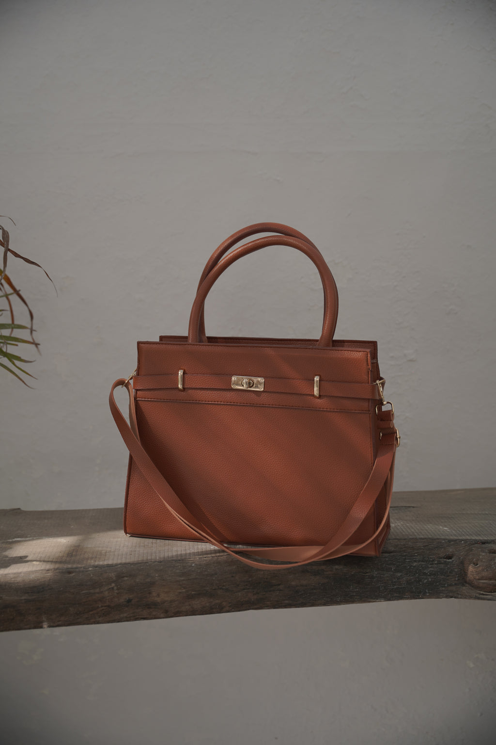 Evelyn Noir Satchel – Premium Faux Leather Handbag for Women | Elegant Gold-Tone Accessories | Spacious Everyday Bag