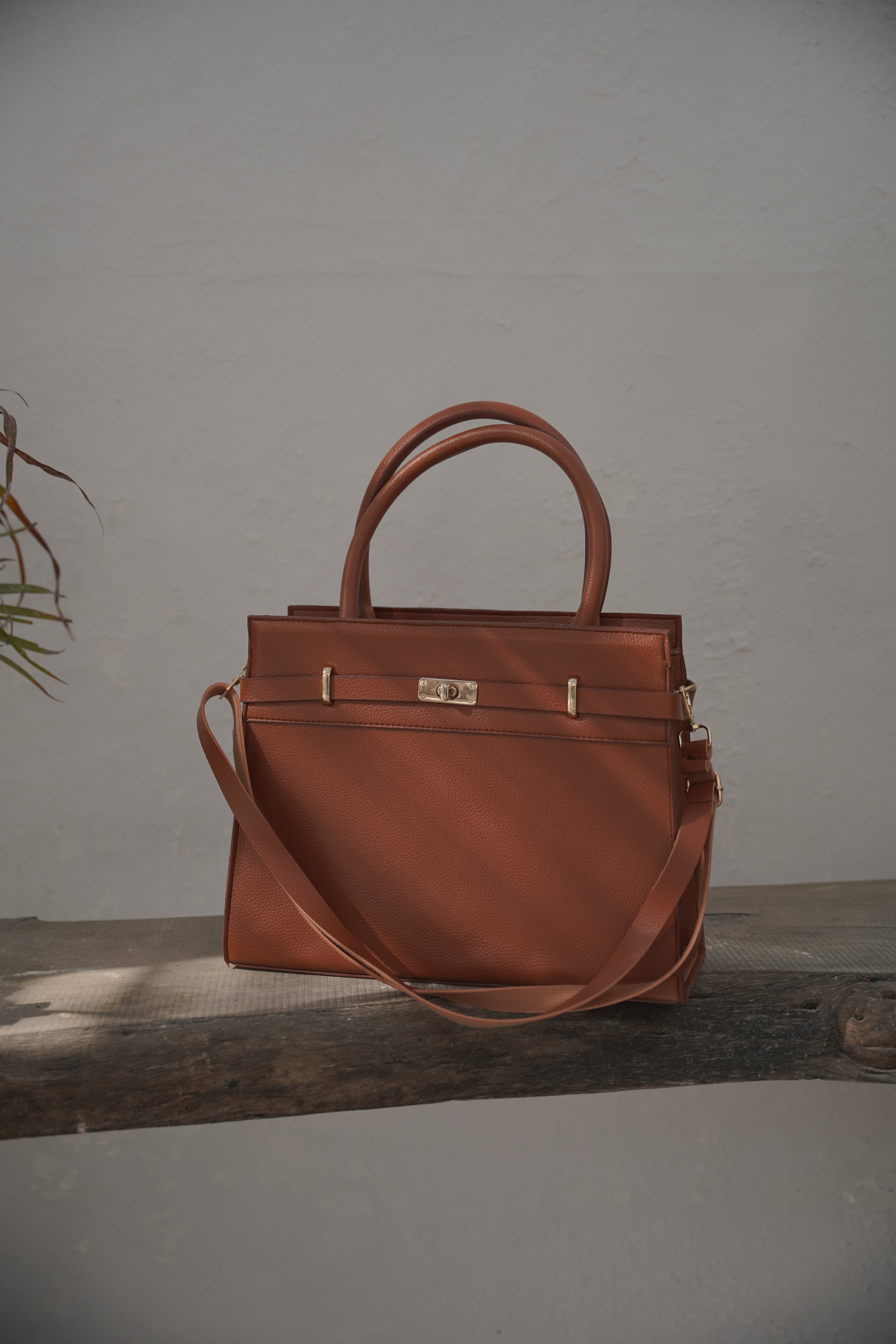 Evelyn Noir Satchel – Premium Faux Leather Handbag for Women | Elegant Gold-Tone Accessories | Spacious Everyday Bag