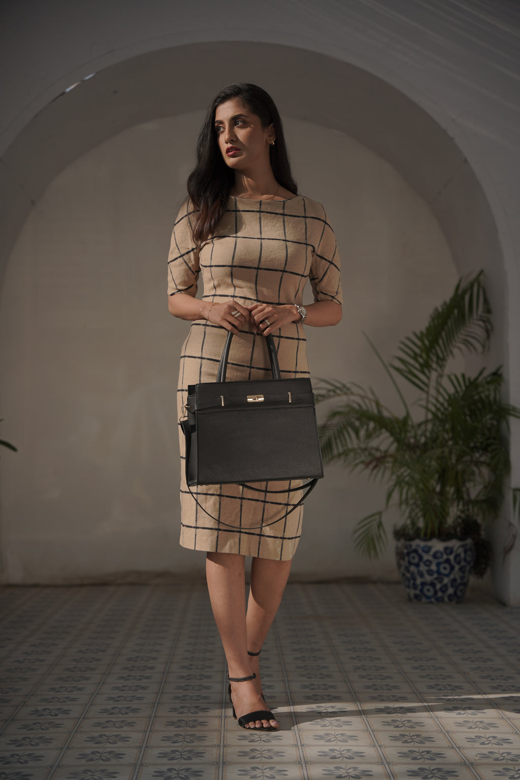 Evelyn Noir Satchel – Premium Faux Leather Handbag for Women | Elegant Gold-Tone Accessories | Spacious Everyday Bag