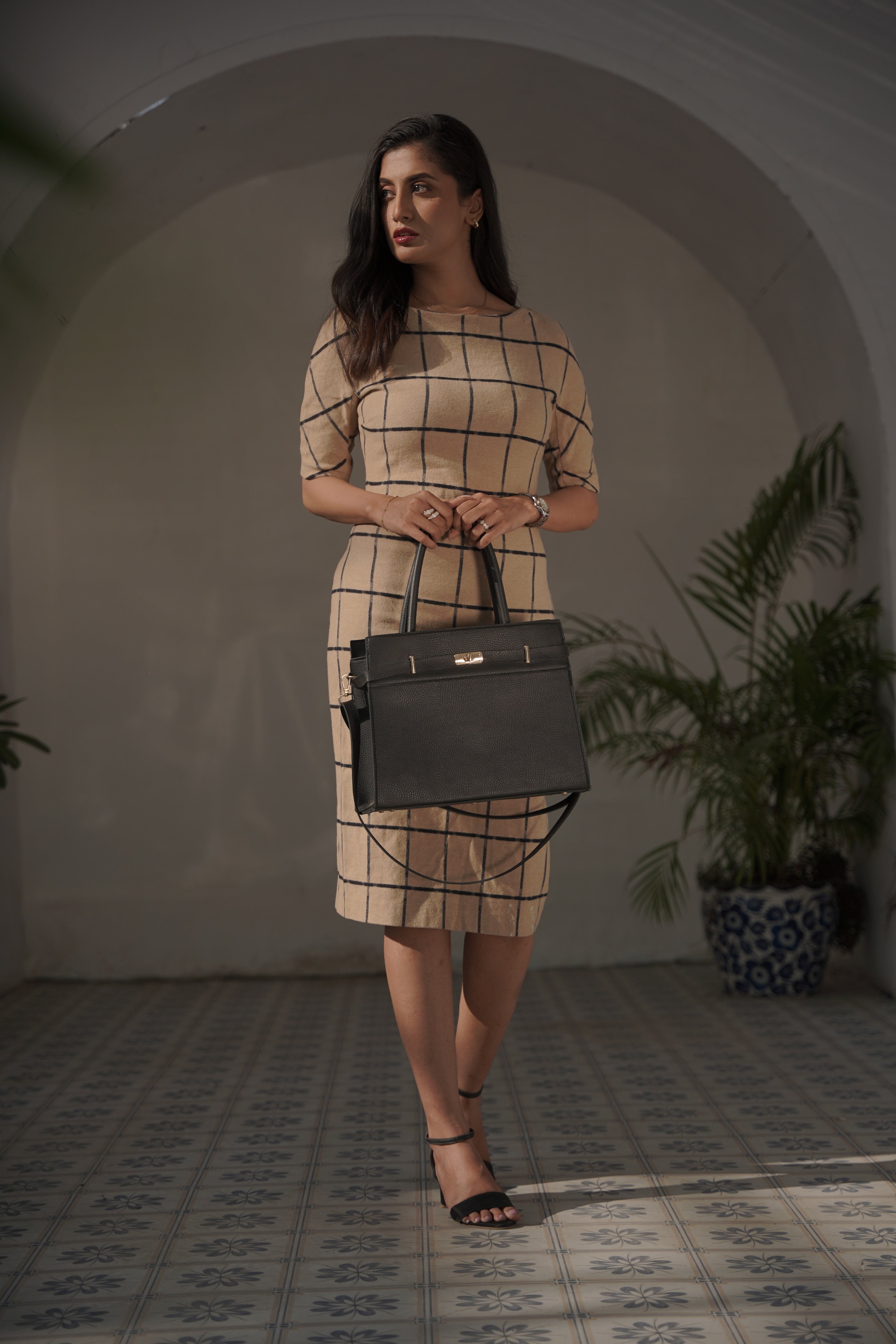 Evelyn Noir Satchel – Premium Faux Leather Handbag for Women | Elegant Gold-Tone Accessories | Spacious Everyday Bag