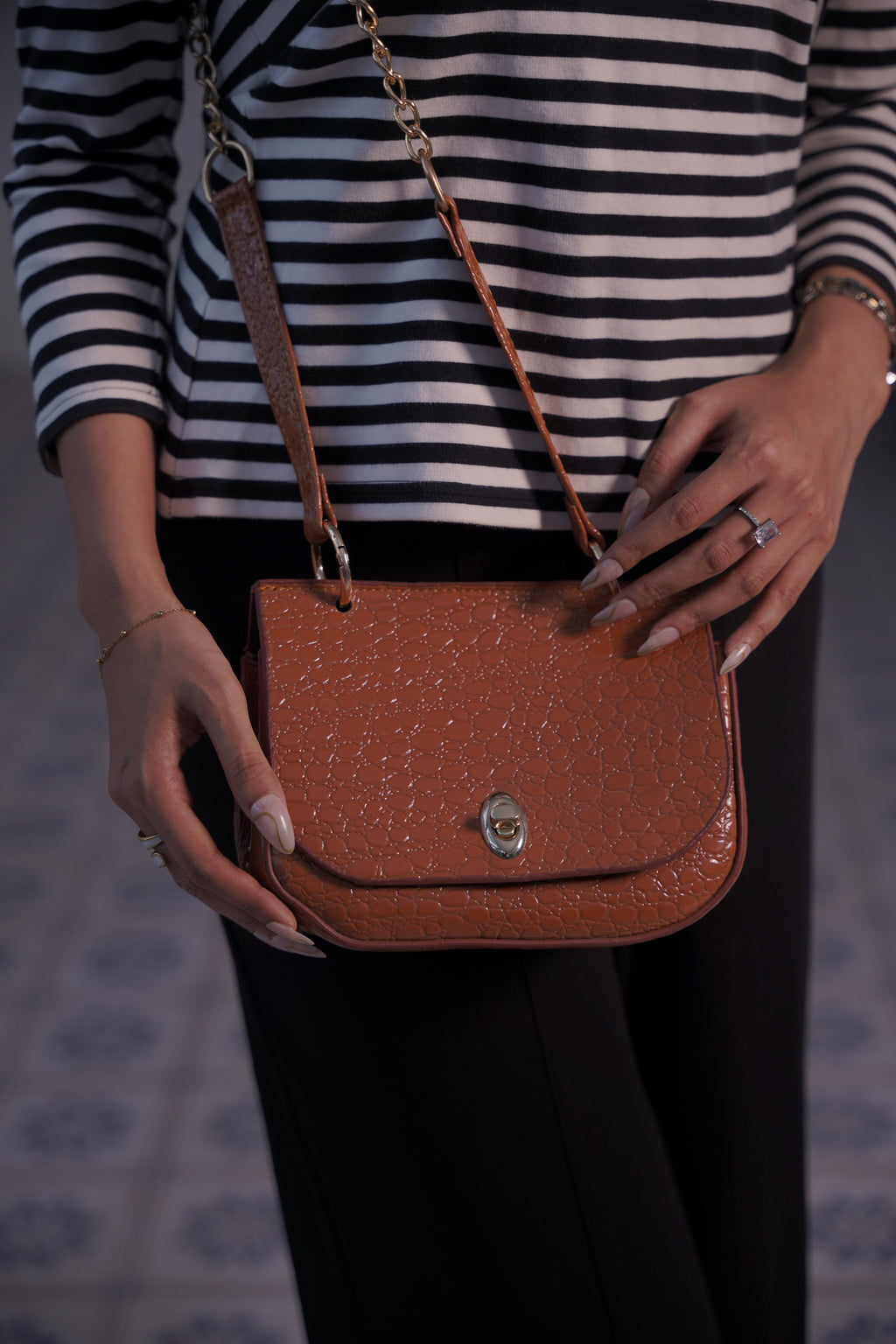 Blooms Mini Handbag – Premium Faux Leather Crossbody Bag for Women | Lock & Flap | Gold-Tone Accessories