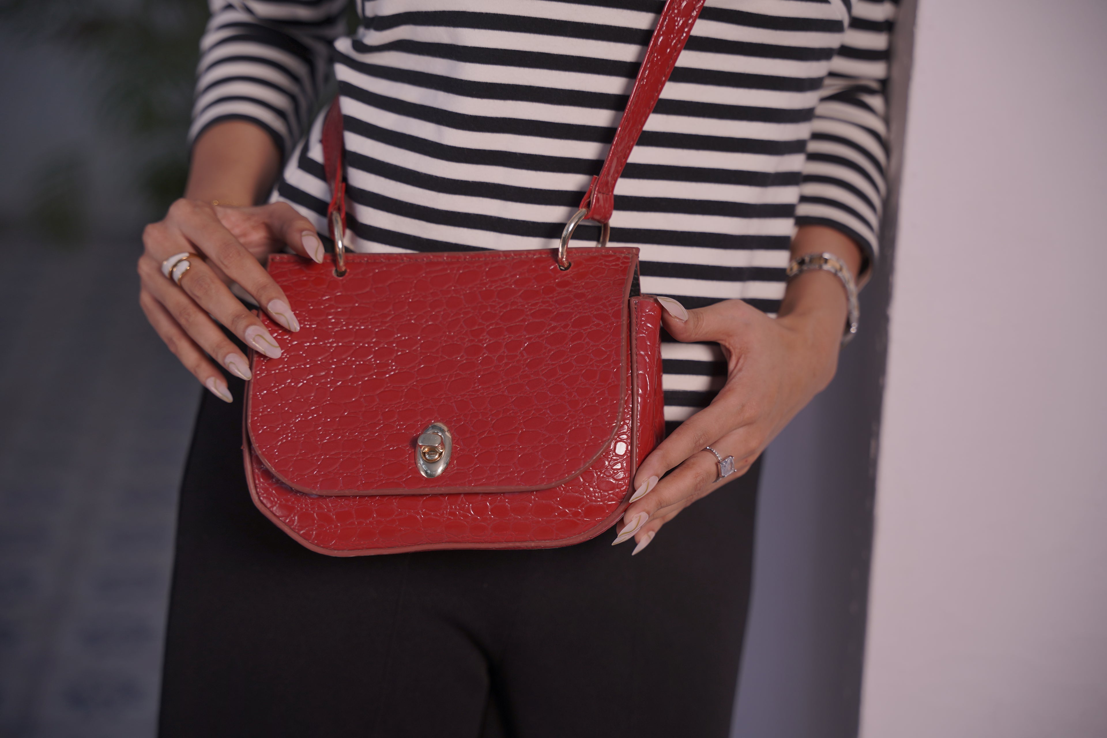 Blooms Mini Handbag – Premium Faux Leather Crossbody Bag for Women | Lock & Flap | Gold-Tone Accessories